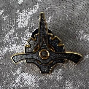 Disney pin collectors trading pins sparkle grey gold Disney parks Star Wars
